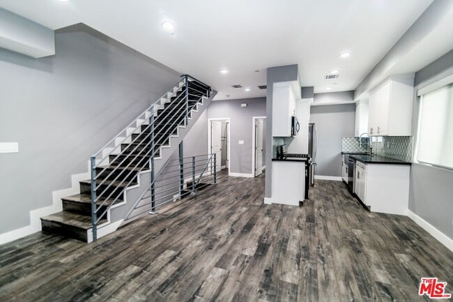 Building Photo - 1625 S New Hampshire Ave