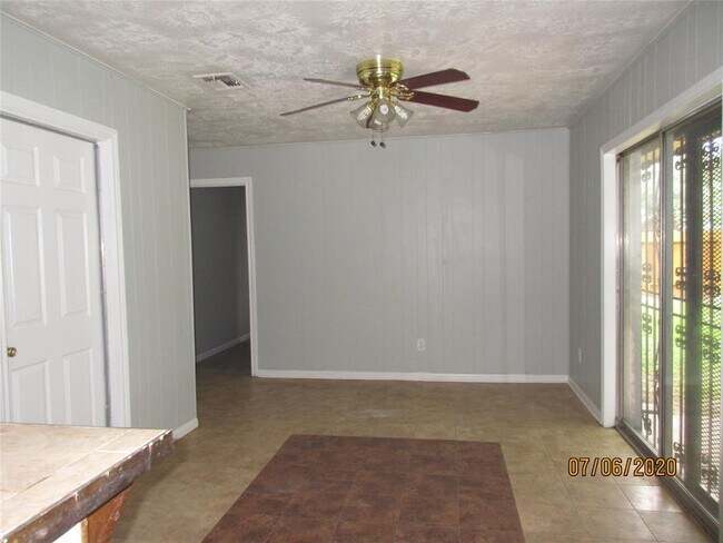 Foto del edificio - 1107 Cherry Spring Dr