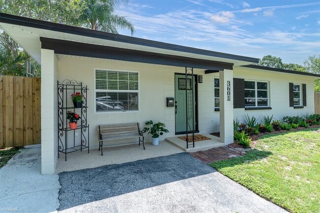 Foto del edificio - 3 br, 1 bath House - 3601 R 64th Street N