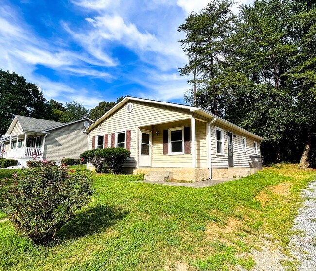 Building Photo - Cute 3 Bedroom 1 Bathroom in Winston Salem