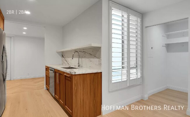 Foto del edificio - 429 N Oakhurst Dr