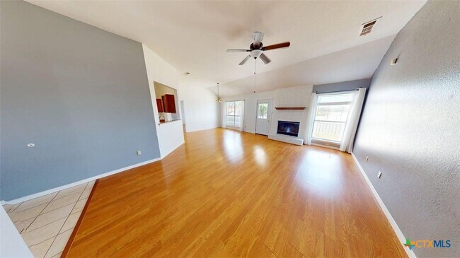 Foto del edificio - 411 Tomahawk Dr