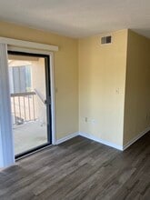 Building Photo - 1600 Park Cir
