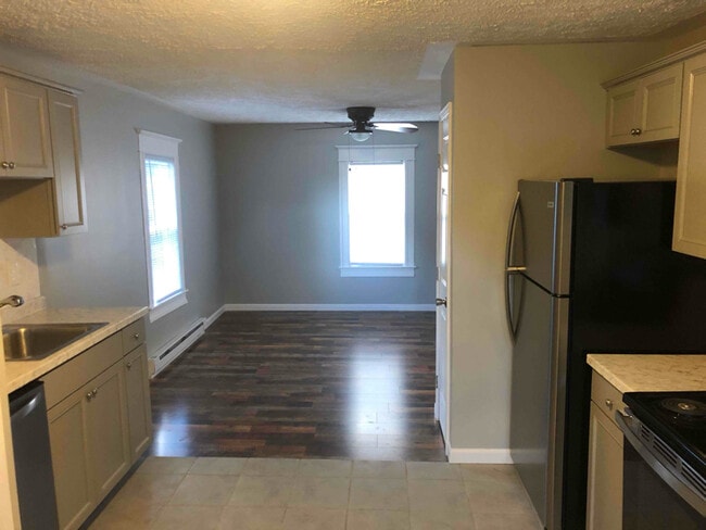 Building Photo - 527 Charles St