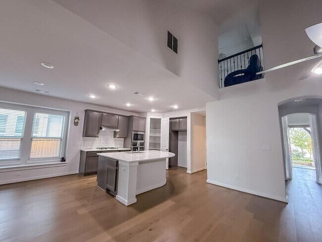 Building Photo - 112 Rosebush Dr