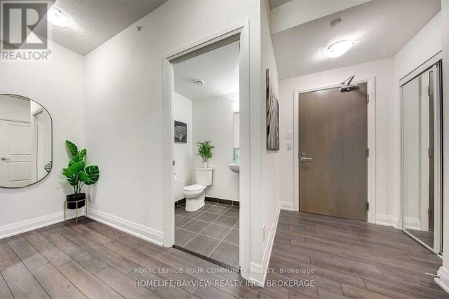 Photo du bâtiment - 7165-7165 Yonge St