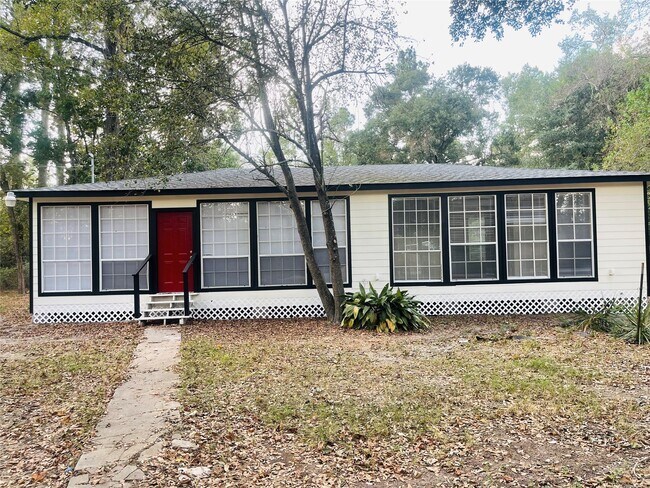 Foto del edificio - 16643 Lake Cir