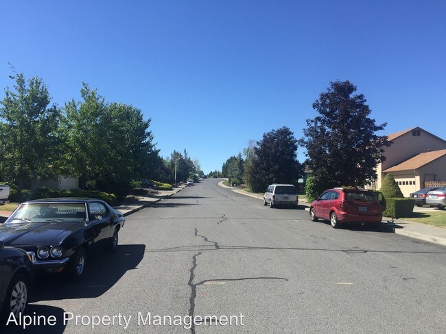 Building Photo - 1446 NE Locksley Dr