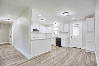 Building Photo - 704 Natchez River Cir