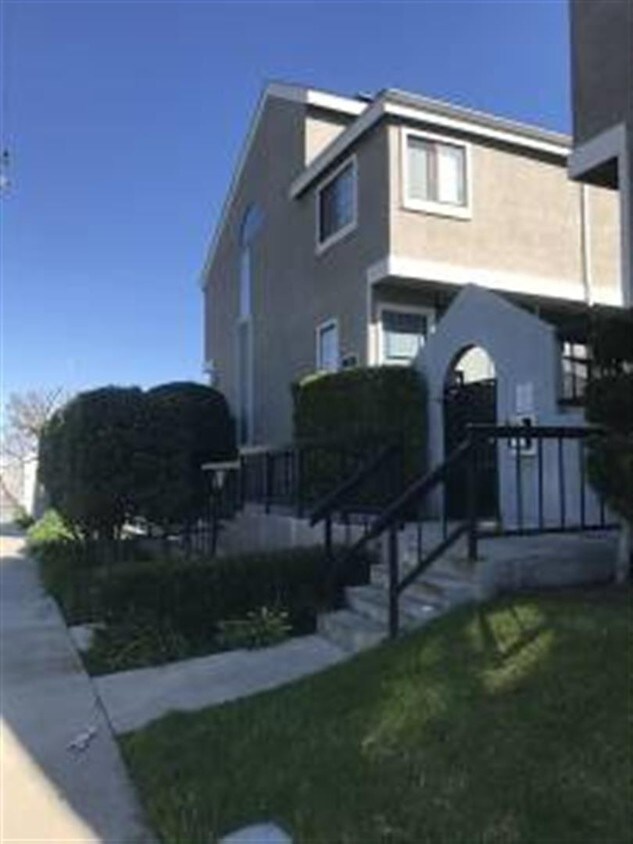 14600 Larch Ave, Lawndale, CA 90260 Townhome Rentals in Lawndale CA