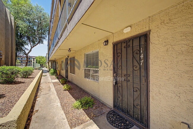 Building Photo - 461 W Holmes Ave