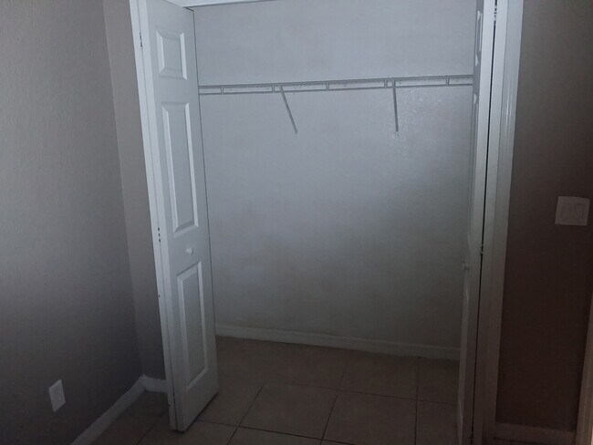 Foto del edificio - 5039 Locke Ln