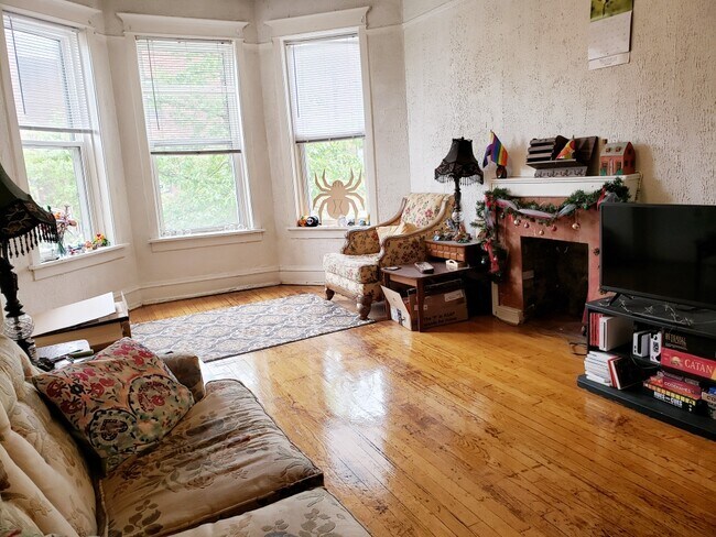 Sala de estar - 3516 Broadway N