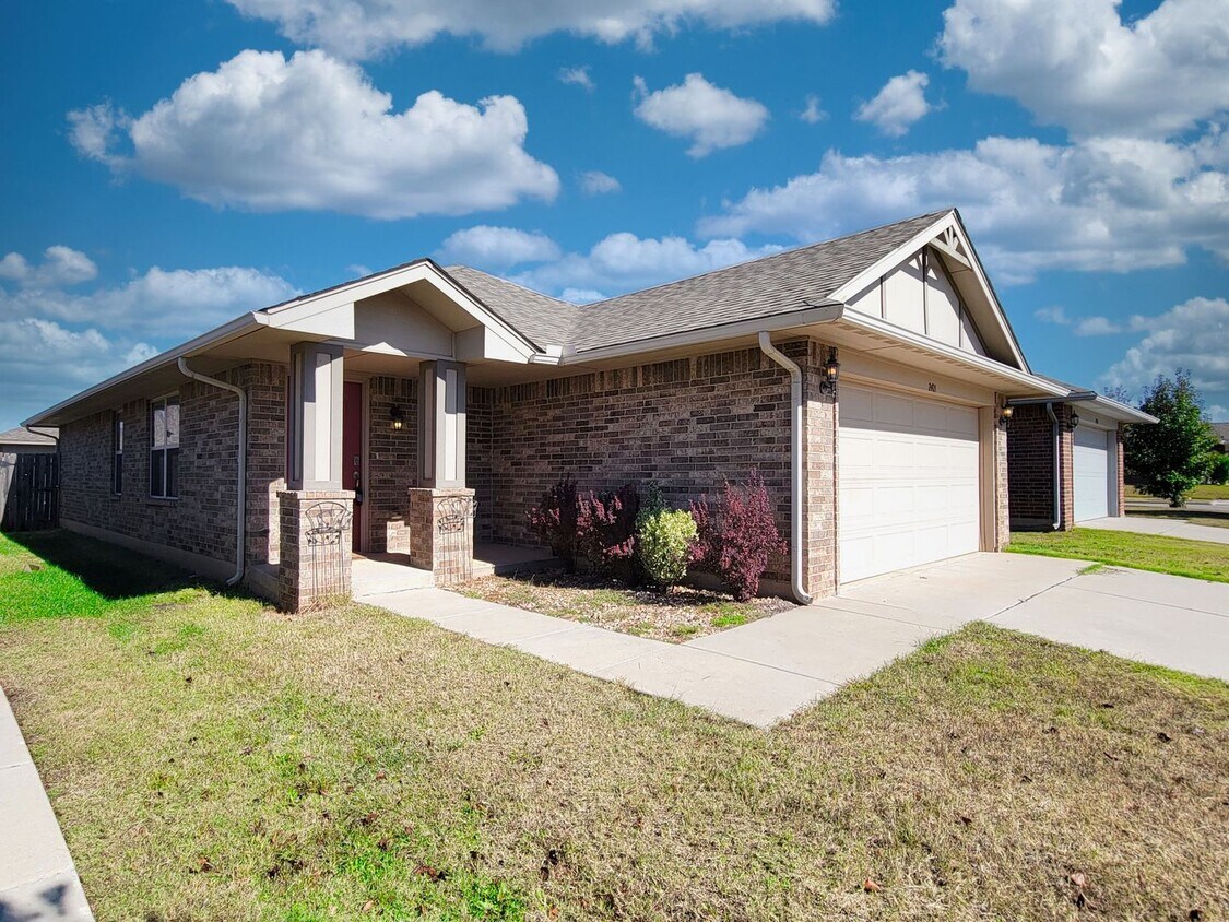 Foto principal - 2405 NW 197th St