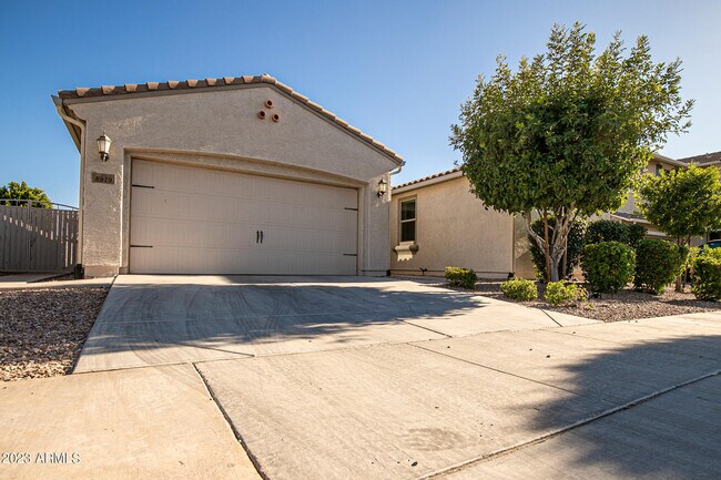 Foto del edificio - 8979 W Orchid Ln
