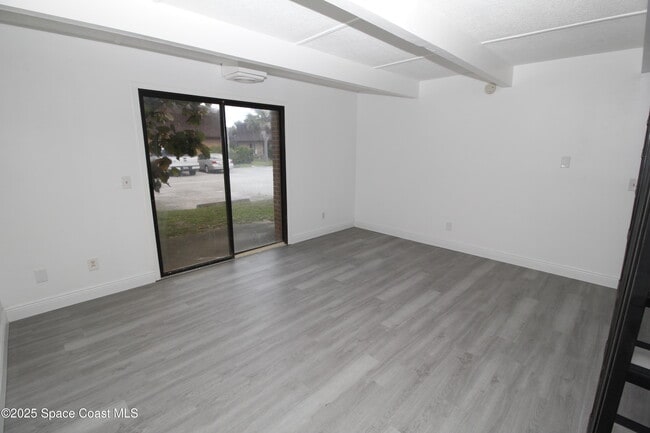 Building Photo - 3816 Overlook Dr