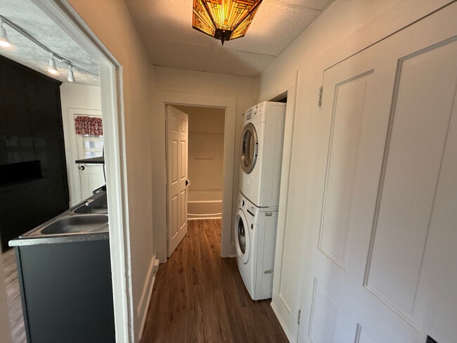 Building Photo - 1051 Elk St