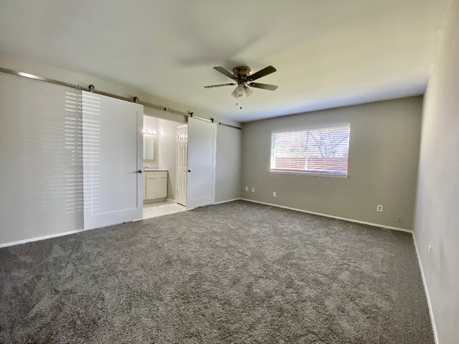 Building Photo - 2617 Charter Oak Dr