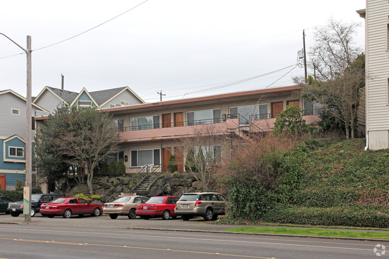 Building Photo - 6030 Fauntleroy Way