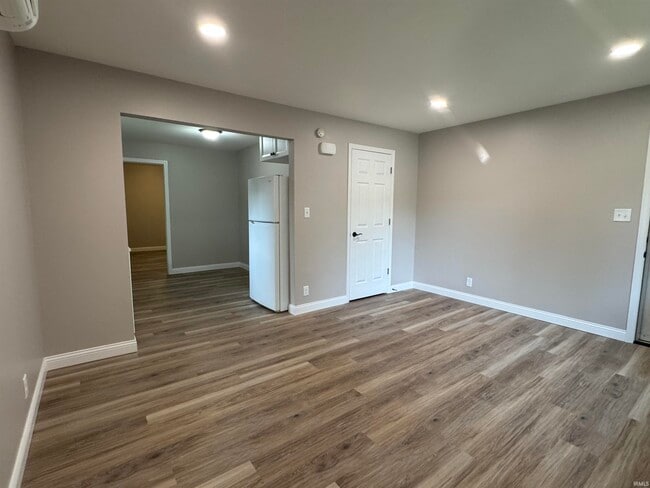 Building Photo - 423 N Cypress St