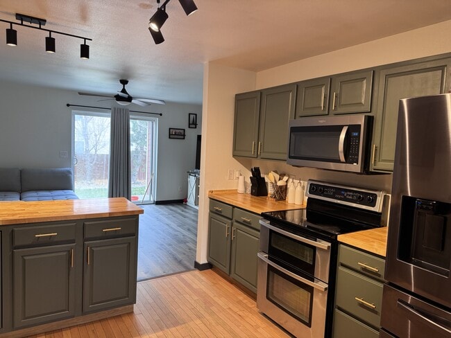 Foto del edificio - 705 Green Tree Dr