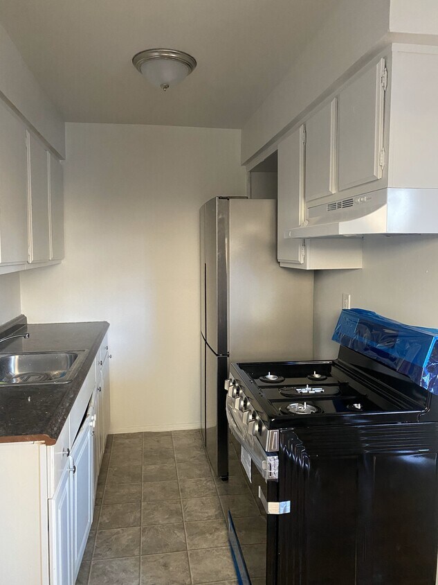 Kitchen - 318 W Jersey St