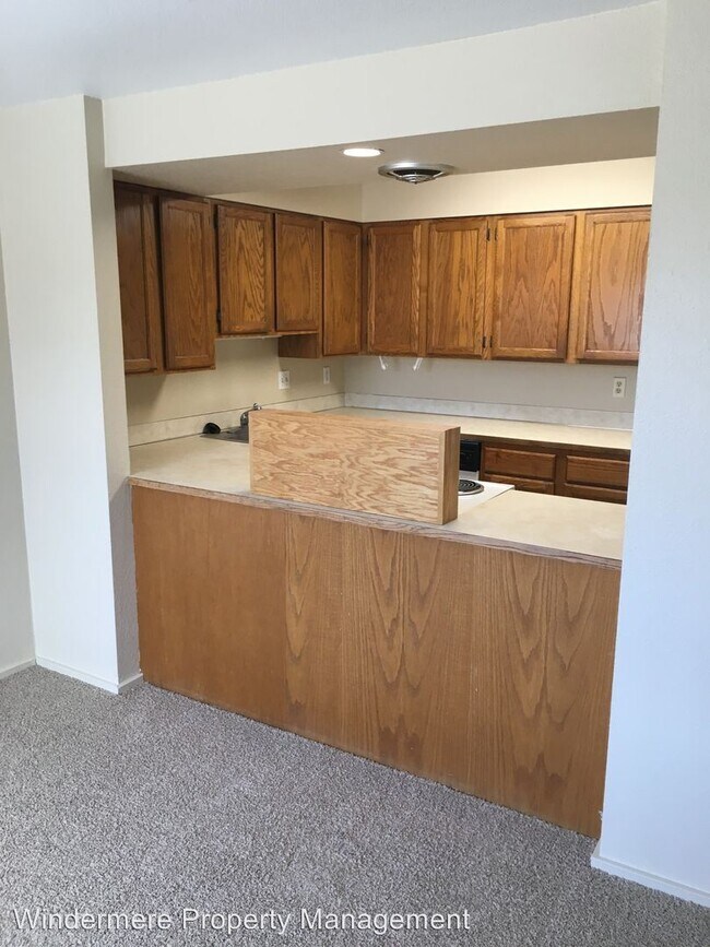 Building Photo - 2502 Douglas Ave