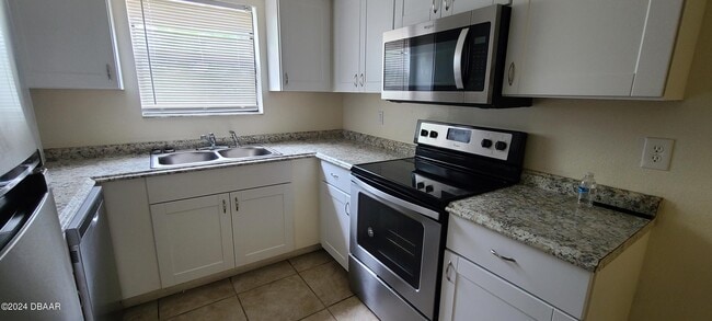 Building Photo - 1030 4th St