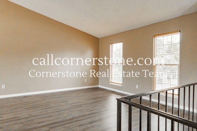 Building Photo - 2570 Clarendon Dr