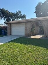 Building Photo - 5324 Bellflower Way