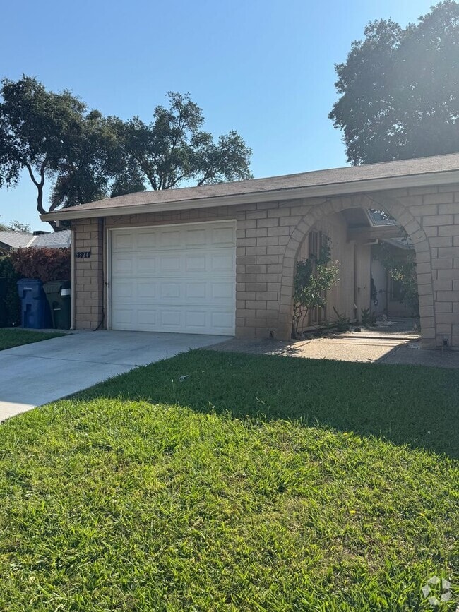 Building Photo - 5324 Bellflower Way