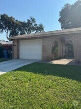 Building Photo - 5324 Bellflower Way
