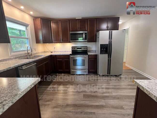 Building Photo - N40W5537 Wilshire Dr.