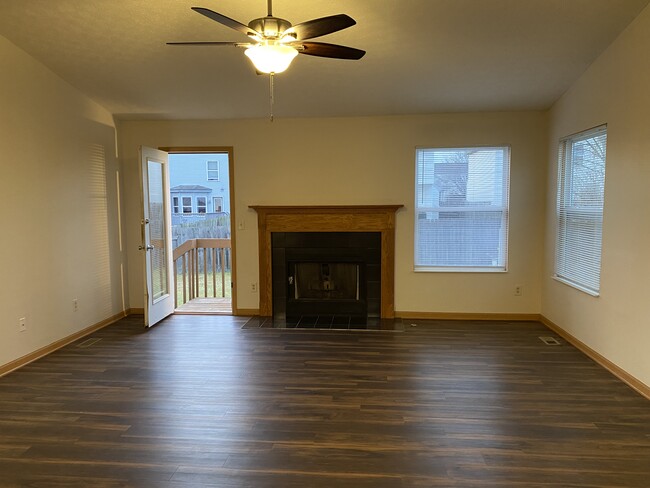 Building Photo - 4941 Petticoat Ct