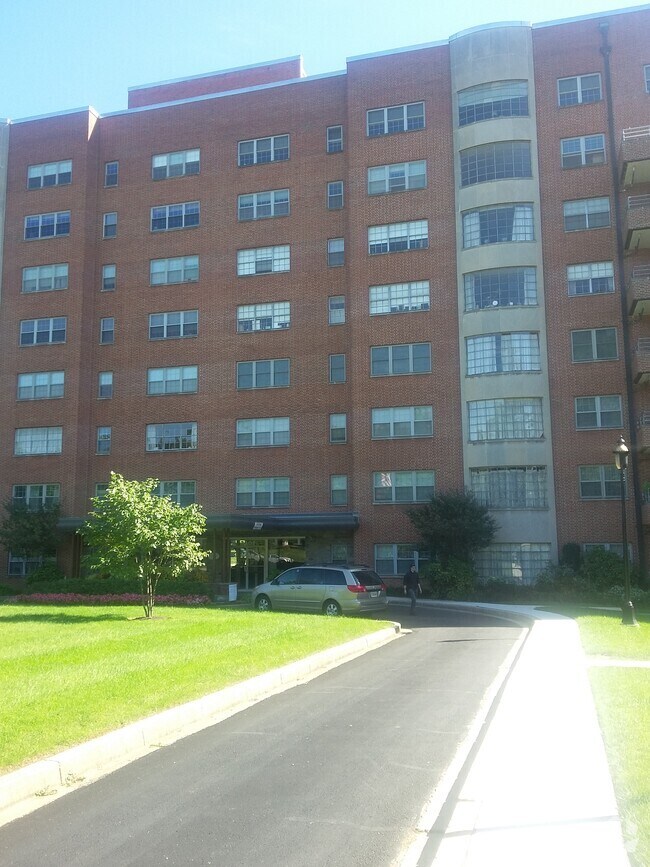 Charles Street Scenic Byway Condos for Rent with Wheelchair Access