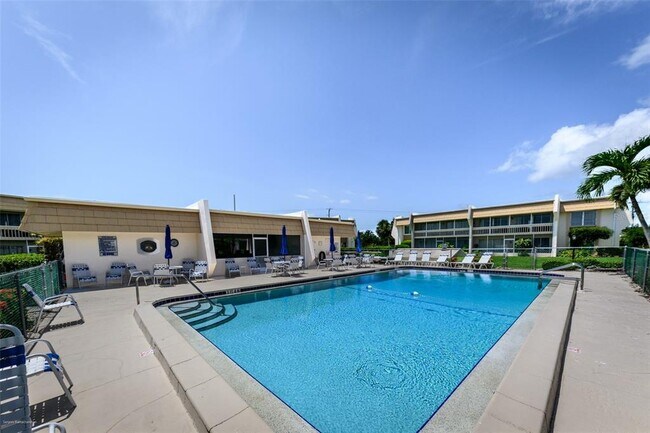 Building Photo - 1080 Bal Harbor Blvd