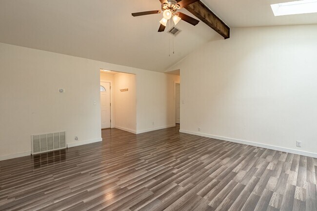 Foto del edificio - Beautiful 3 bedroom, 2 bathroom home in South Austin!!!