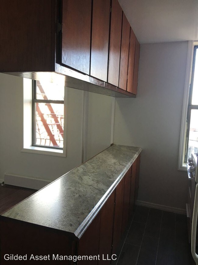 Building Photo - 1039 Simpson St
