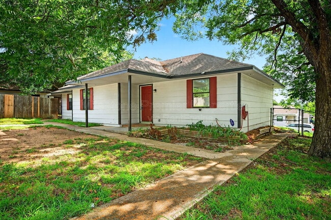 Building Photo - 701 E Morton St