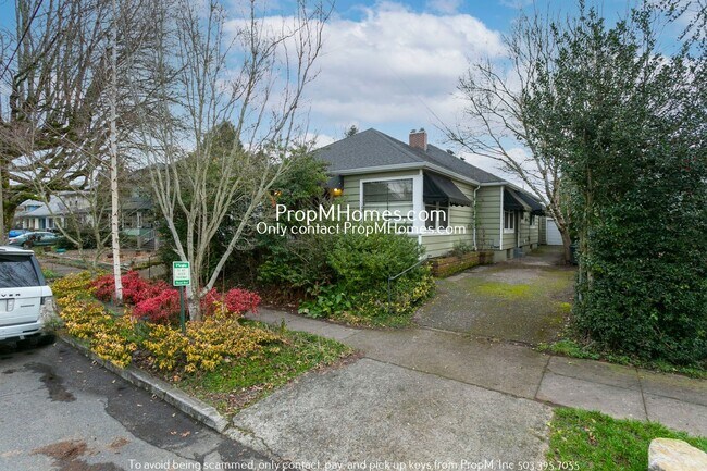 Foto del edificio - Cozy Duplex In SE Hawthorne! With Utilitie...
