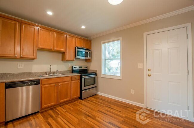 Foto del edificio - 2145 Bolton Rd NW