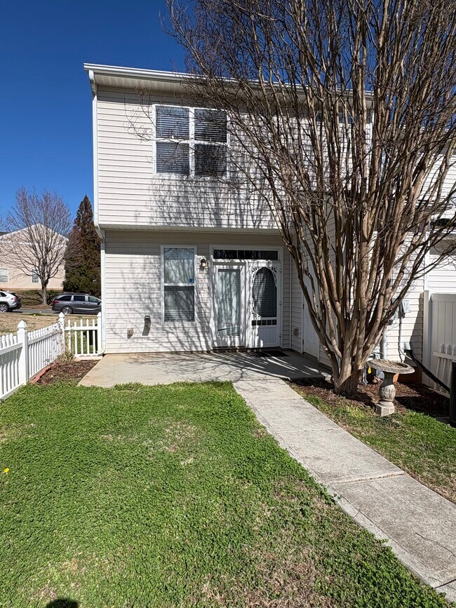 Building Photo - 9358 Greenheather Dr