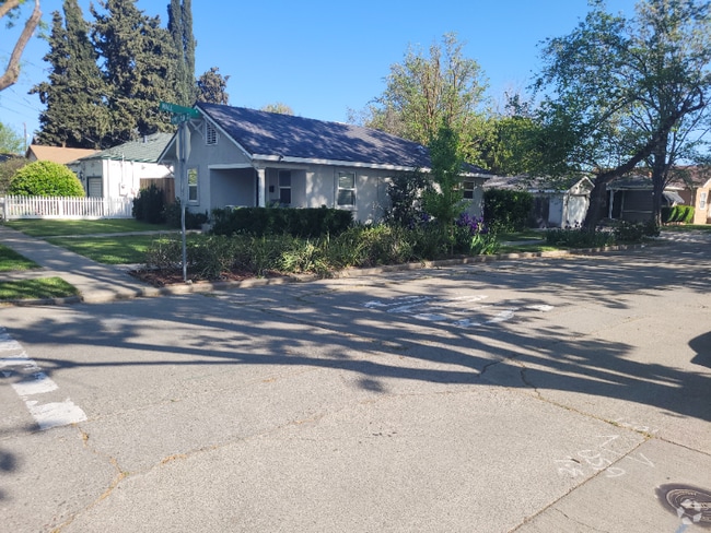 Building Photo - 360 W Highland Ave