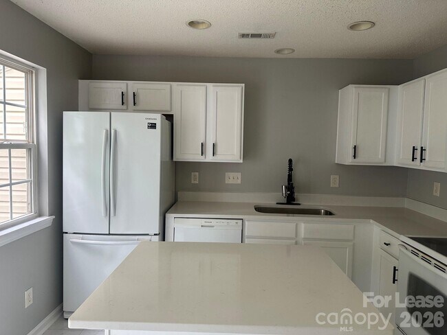 Building Photo - 5209 Ficus Tree Ln