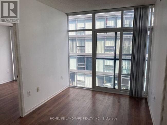 Photo du bâtiment - 36-PH36 Lisgar St