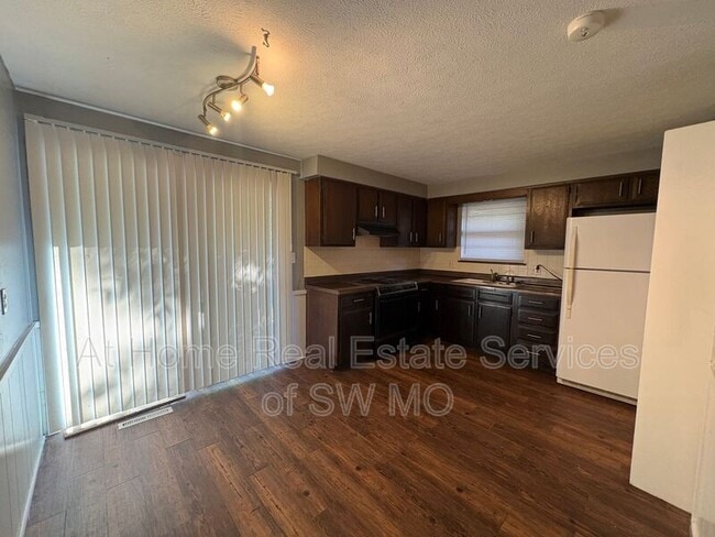 Building Photo - 2002-B E Monroe St