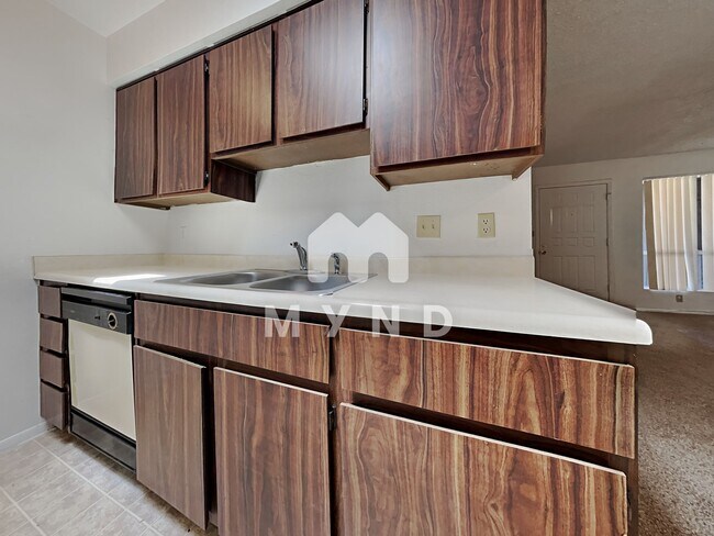 Foto del edificio - 9031 W Elm St Apt 3