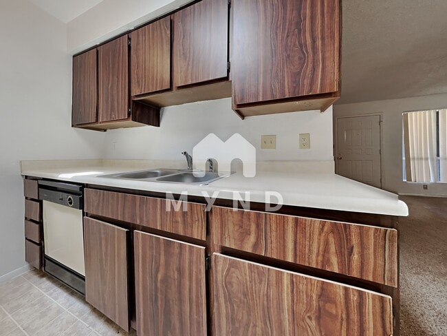 Building Photo - 9031 W Elm St Apt 3