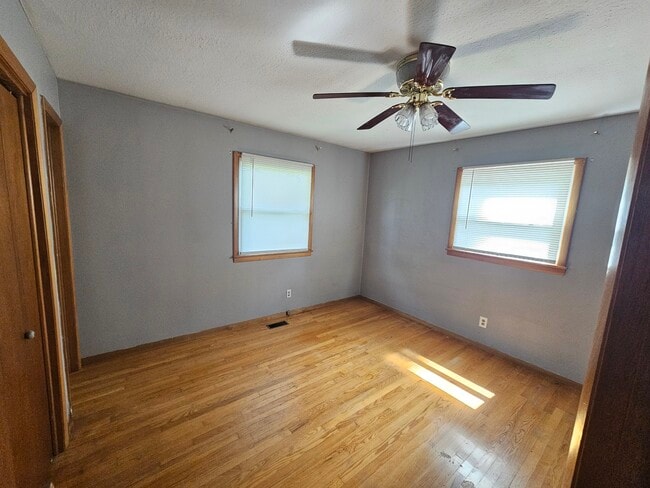Building Photo - 1725 S Forest Dr