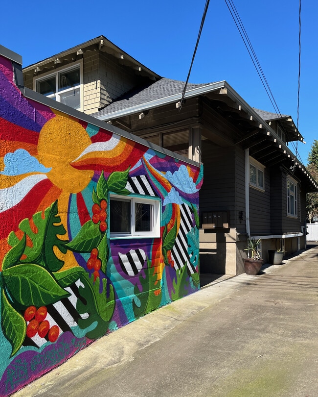 Building Photo - 4415 SE Hawthorne Blvd